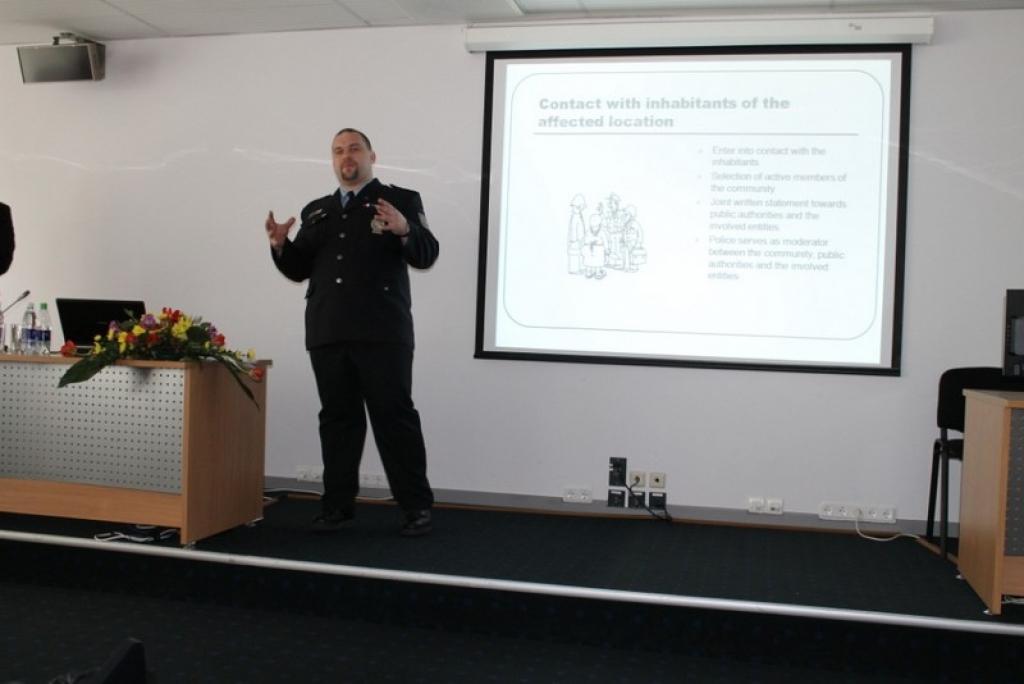 Ar darba pieredzi Prāgā iepazīstina policijas inspektors Lukaš Heinz