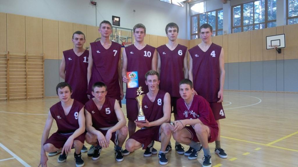Sveķu speciālās internātpamatskolas basketbolisti finālā nospēlēja lieliski un guva skaistu uzvaru, kļūstot par sacensību uzvarētājiem. 
Autors: no privātā arhīva