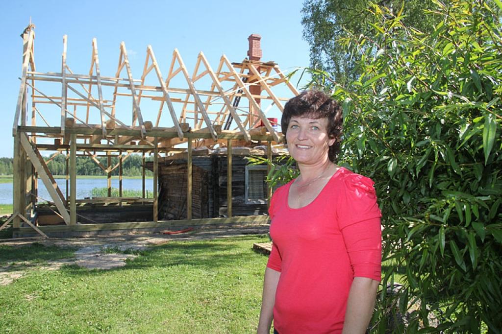 Lejasciemiete Valda Šķendere atzīst, ka esot grēks tik skaistā vietā, kurā dzīvo viņas ģimene, neuzbūvēt pirtiņu.
Autors: Gatis Bogdanovs