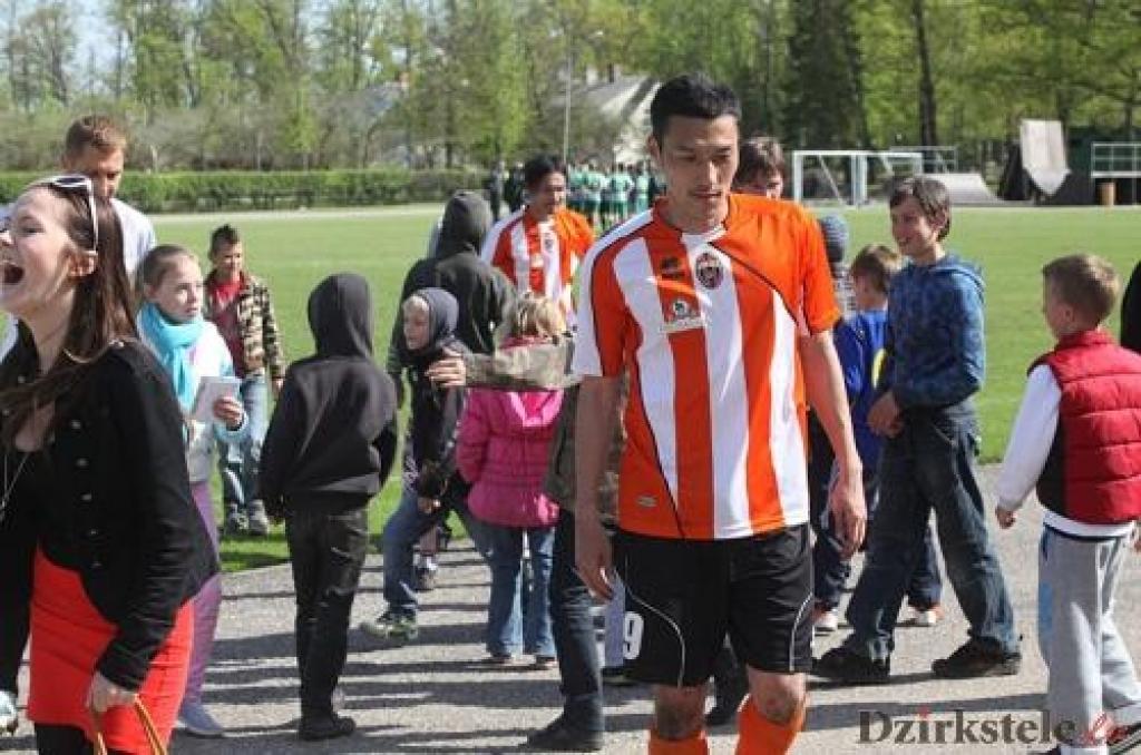 Lai palīdzētu komandai, uz šo spēli Gulbenē atgriezies mūsu komandas un virslīgas labākais vārtu guvējs J.Saito.
Autors: Gatis Bogdanovs (no arhīva)