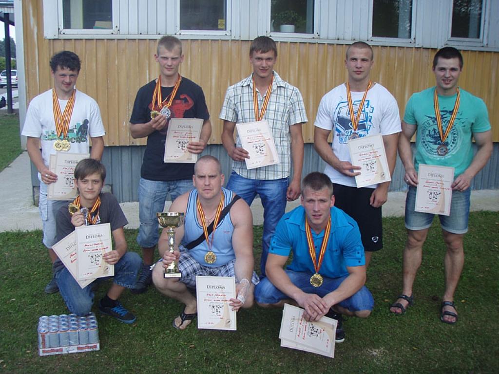 Sacensībās Ķekavā startēja, gandrīz visi labākie Latvijas atlēti šajā vingrinājumā, tāpēc pilnīgi visi Gulbenes komandas atlēti ir apmierināti ar saviem startiem.
Autors: No personiskā arhīva.