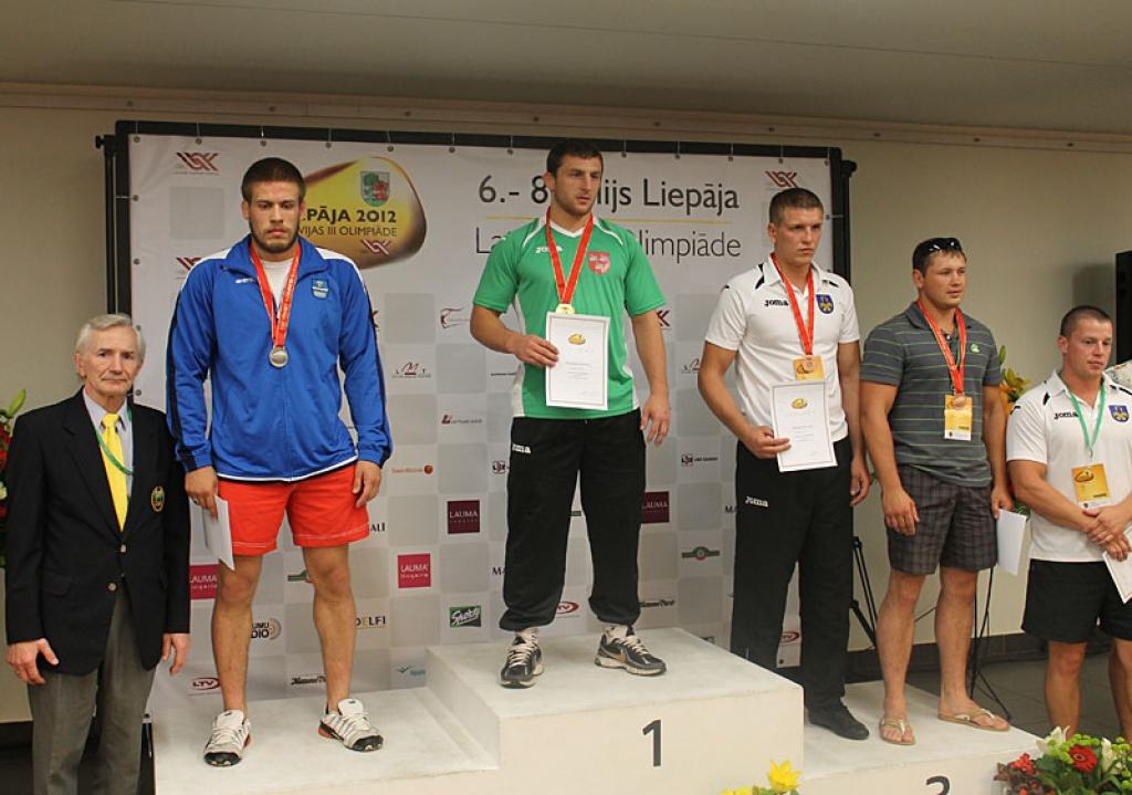 Zelta medaļu brīvajā cīņā (96 kg) izcīnīja Armands Zvirbulis.
Autors: Ziedonis Lazdiņš
