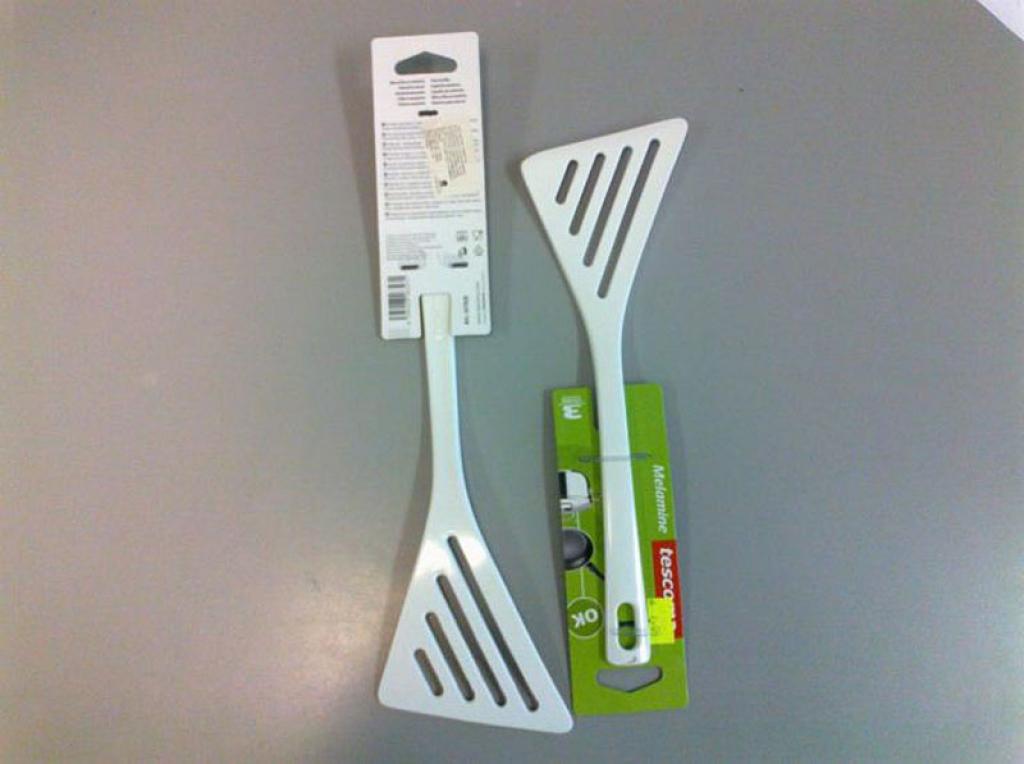 Ķīnā ražotas melamīna omletes lāpstiņas. 
Autors: No PVD arhīva.