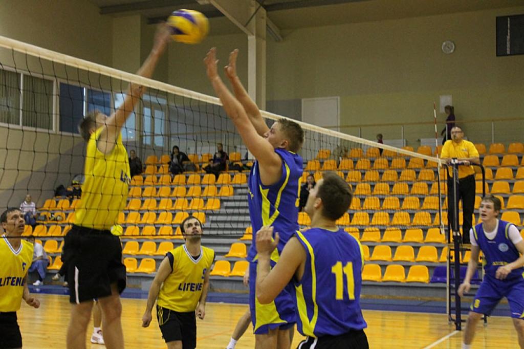 Saspringtākais un interesantākais mačs bija dienas pirmā spēle starp Lejasciema un Litenes komandām.
Autors: Ziedonis Lazdiņš