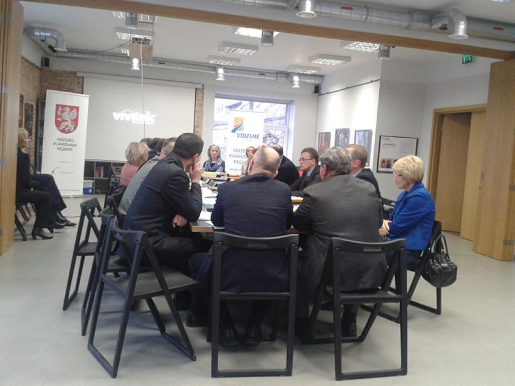 21.novembrī notika Vidzemes plānošanas reģiona Attīstības padomes sēde, kurā tās dalībnieki apstiprināja reģiona izstrādātās vadlīnijas ūdensceļu attīstībai un efektīvai energoplānošanai.
Autors: No Vidzemes plānošanas reģiona arhīva