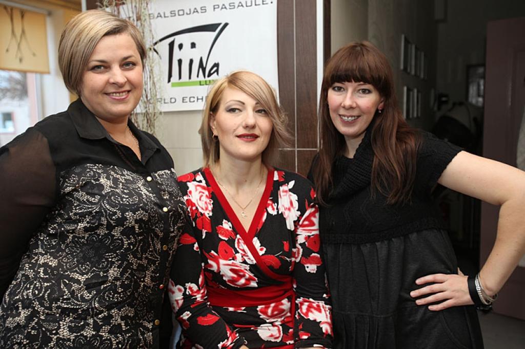 Krasas pārvērtības salonā “Tiina Lux” šoreiz piedzīvoja Gunita Zvirgzdiņa no Stradu pagasta. Viņa atzīst, ka pārvērtības esot jauka dāvana viņai dzimšanas dienā, jo nesen tika nosvinēta 37. dzimšanas diena. 

Gunita stāsta, ka vienmēr esot...