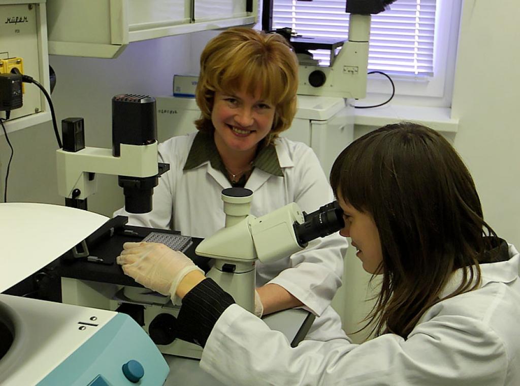 Maija Dambrova vada Latvijas Organiskās sintēzes institūta Farmaceitiskās farmokoloģijas laboratoriju. Institūts ir slavens ar ļoti spēcīgiem ķīmiķiem, kas sintezē jaunas vielas, tajā skaitā jaunas zāles.
Autors: No personiskā albuma.