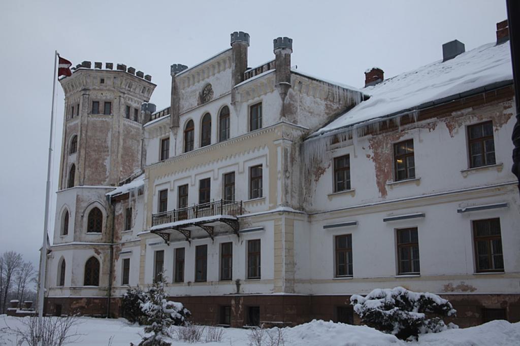 Ideja par Lizuma vidusskolas renovāciju, visticamāk, tiks īstenota un pils fasāde sakārtota. Remontdarbiem nepieciešamos aptuveni 186 000 latu lielu aizņēmumu ilgtermiņā uz 20 gadiem ņems no Valsts kases.
Autors: Gatis Bogdanovs