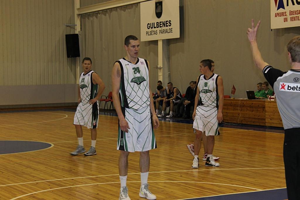 Mārim Sniķim šīs spēles kontā -  16 punktu, 13 satlēkušās bumbas.
Autors: Gatis Bogdanovs (no arhīva)