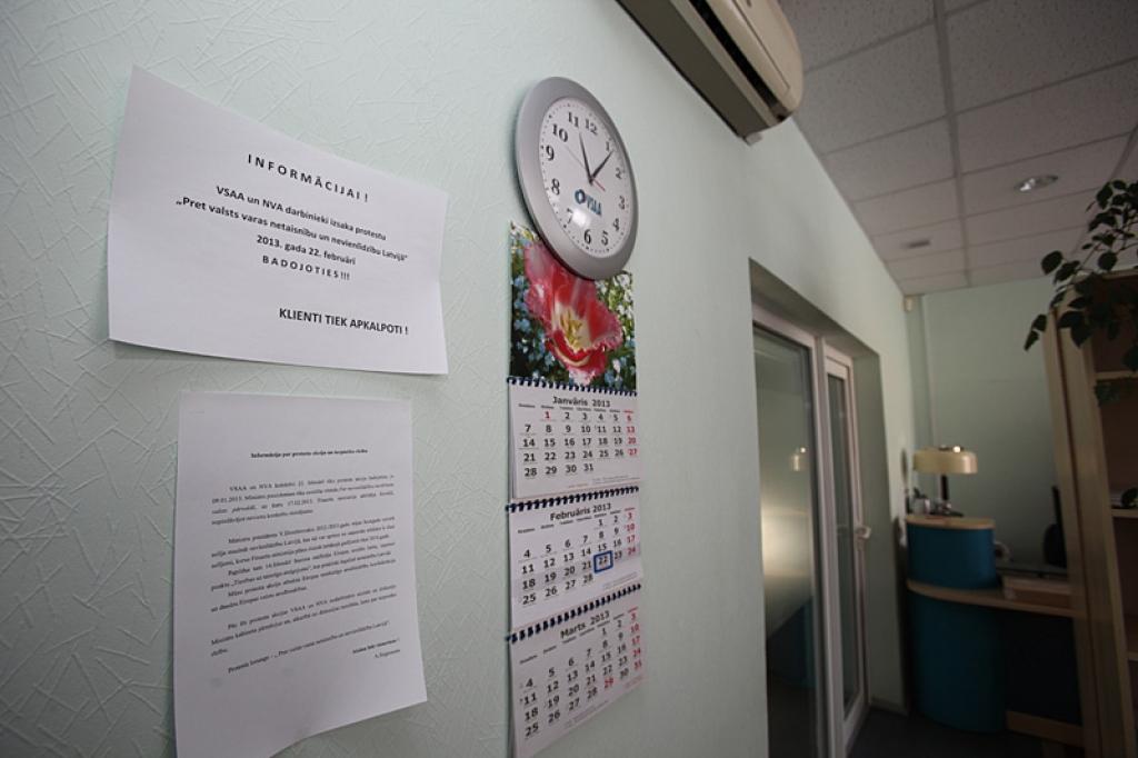 Par badošanās akciju Valsts apdrošināšanas aģentūras Gulbenes nodaļas klientu apkalpošanas zālē vēstīja paziņojums. Tāds bija arī Nodarbinātībasa valsts aģentūras Gulbenes filiālē.
Autors: Gatis Bogdanovs