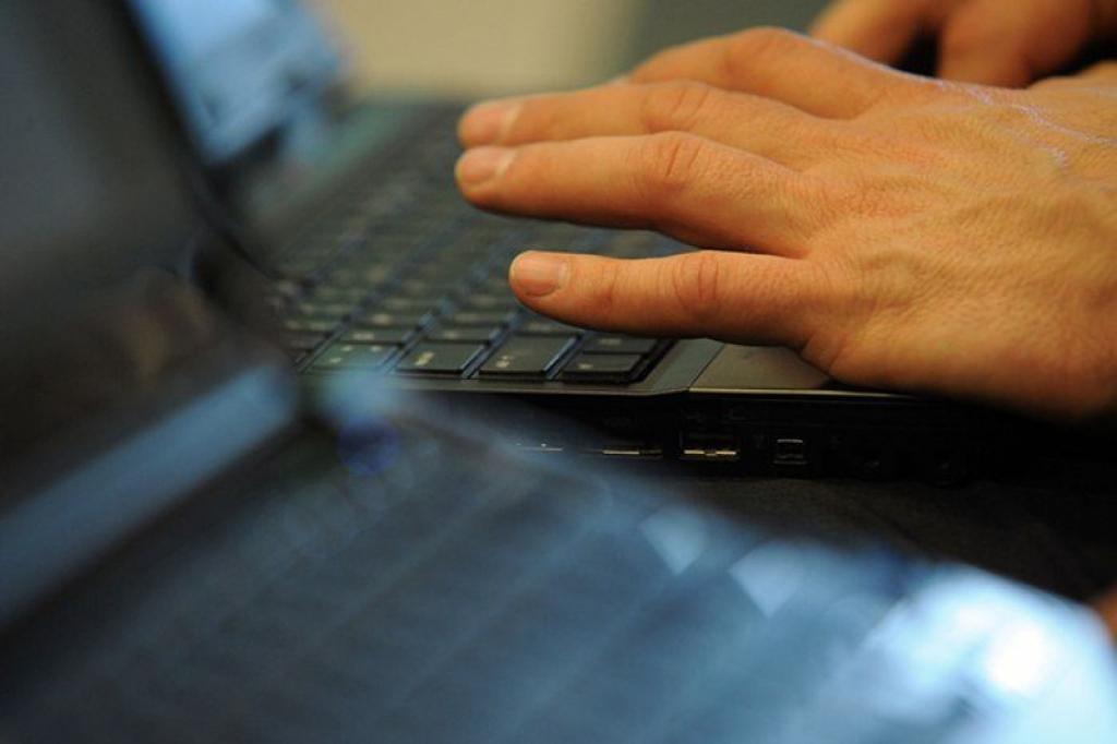 Autors: No interneta