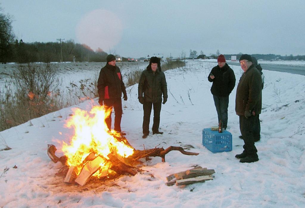  “Baltijas ceļa” ugunskuru akcijā no Gulbenes novada piedalījās lauksaimnieki Andris Gargurnis, Aldis Dukurs, Mareks Kuharenko, Āris Berķis, Mārtiņš Upāns un Ģirts Kareļkovs.
Autors: Andris Gargurnis
