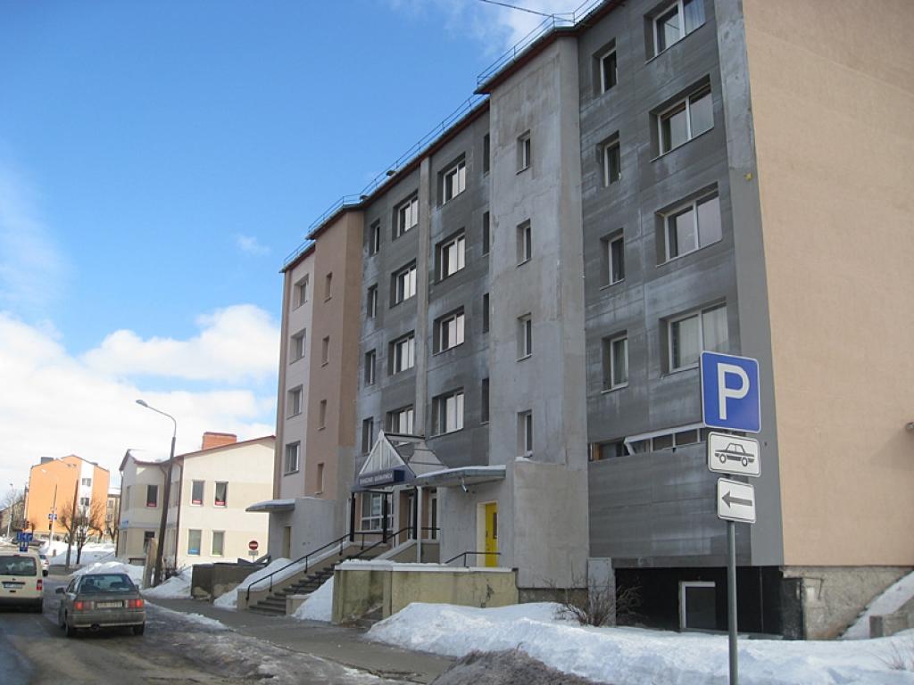 Ābeļu ielā 17b pašlaik renovācija (98,9 tūkstoši latu vērtībā, tajā skaitā Eiropas Reģionālās attīstības fonda finansējums - 47,8 tūkstoši latu) patiešām nenotiek.