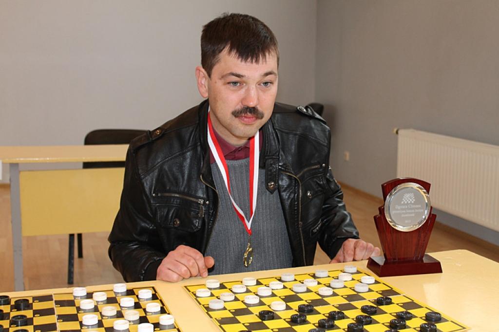 Nepārspēts palika gulbenietis Jānis Bokalders, kurš savulaik meistarību kaldinājis arī saspēlē ar I.Cimzi. 
Autors: Ziedonis Lazdiņš