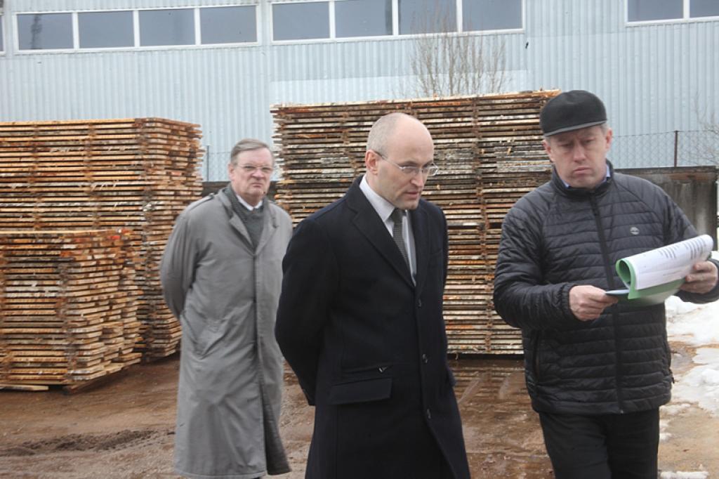 Ministrs apmeklēja kokapstrādes uzņēmumu SIA „Konto