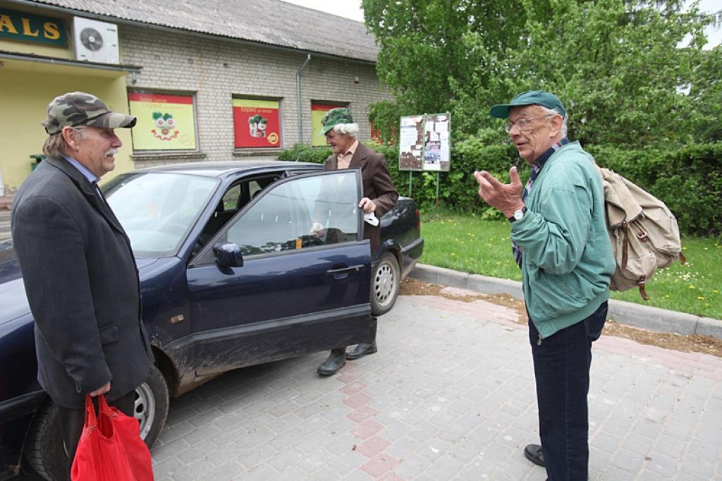 Trīs seniorus - Ojāru, Jāni un Gunti - 