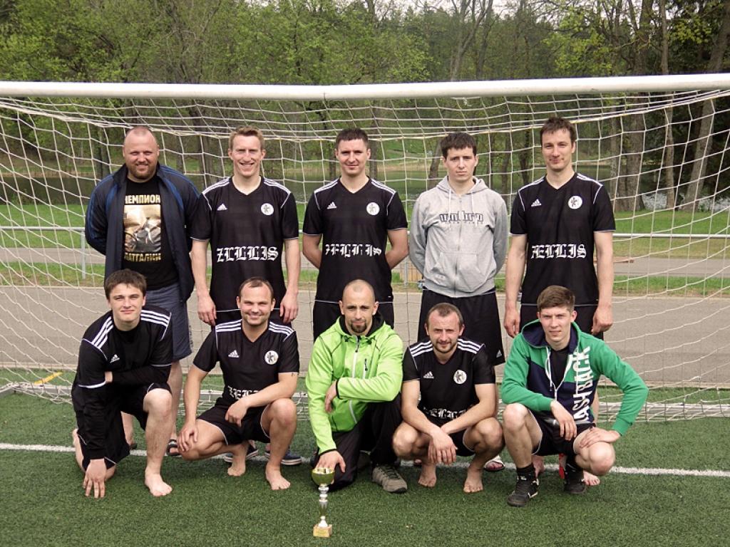 Komanda “Zellis/ Stradi” sezonas atklāšanas turnīrā Alūksnē izcīnīja 2.vietu.
Autors: No personiskā arhīva 