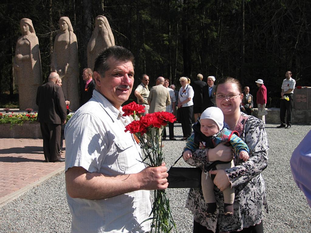 Gulbenieši ar ziediem sveica katru Otrā pasaules kara veterānu.
Autors: Diāna Odumiņa