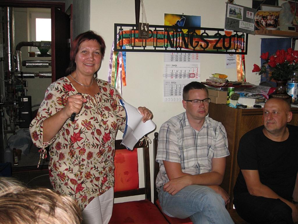 “Kājas” numur 2. Tā Gulbenes Tautas teātra režisore Edīte Siļķena pusnopietni saka par savu septiņus gadus veco iestudējumu, kuru rādīs Rīgā atjauninātā sastāvā.
Autors: Diāna Odumiņa