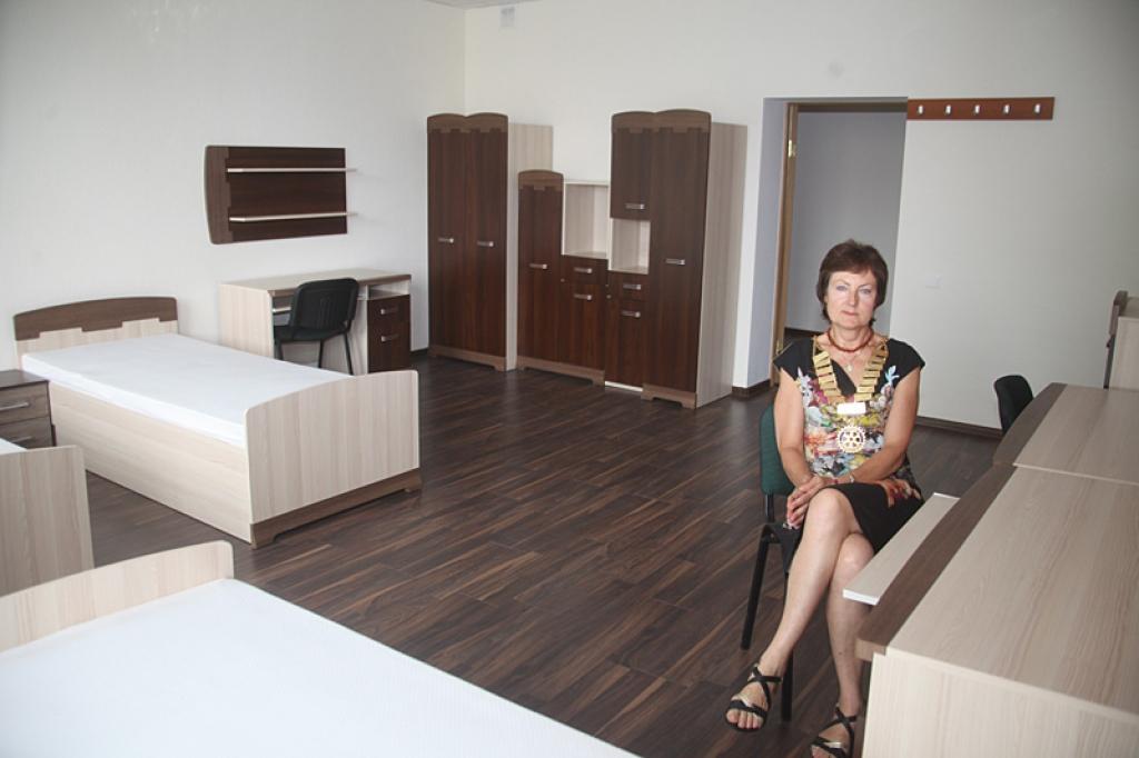 Gulbenes Rotari kluba prezidente Dzintra Gailāne var būt apmierināta, ka kluba biedriem sadarbībā ar ārzemju rotariešiem ir izdevies sarūpēt visu nepieciešamo skolas internātam.
Autors: Gatis Bogdanovs