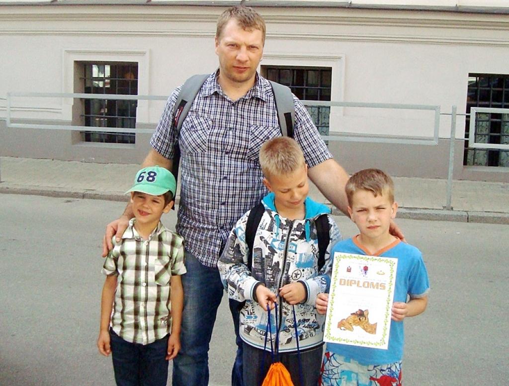  Mazie cīkstoņi trenera vadībā ir gatavi doties cīņās arī ar spēcīgiem konkurentiem un uzrādīt labus rezultātus.
Autors: No personiskā arhīva 