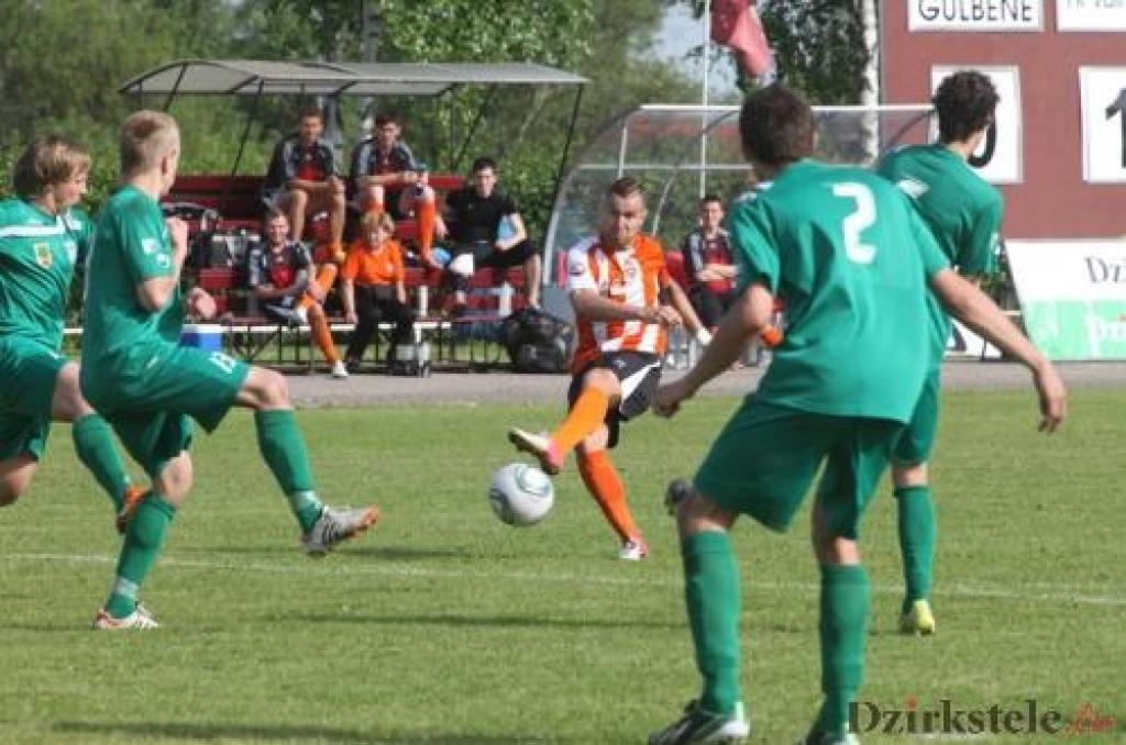 Skaists un precīzs tālsitiens padevās S.Pihockim un rezultāts kļuva 1:1
Autors: Gatis Bogdanovs