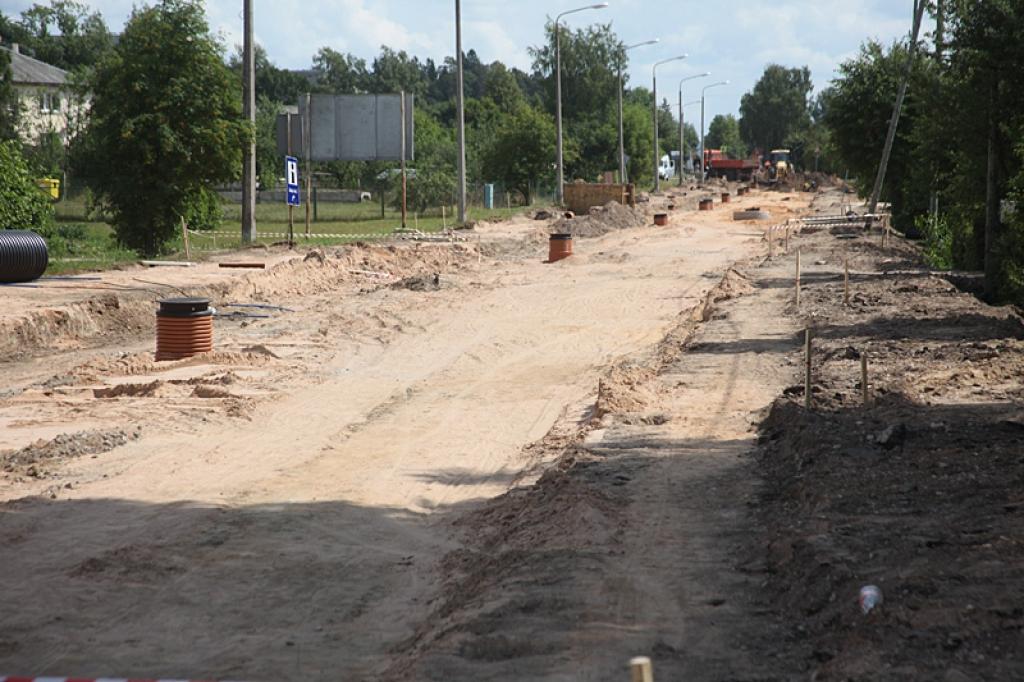 Šobrīd teju visas Blaumaņa ielas garumā ir izbūvēta lietus notekūdeņu kanalizācija, pusei ielas ir uzbērta ceļa seguma pamatkonstrukcija. Būvnieki ir uzsākuši ietvju, veloceliņu un iebrauktuvju izbūvi.
Autors: Gatis Bogdanovs
