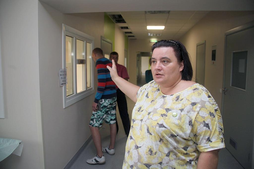 Pēc remonta Gulbenes slimnīcas ēka ir kļuvusi ne tikai funkcionālāka, bet arī skaistāka. A.Vāne uzsver, ka estētikai ir psiholoģiska nozīme, kas palīdz mobilizēties veselības atgūšanai. 
Autors: Gatis Bogdanovs