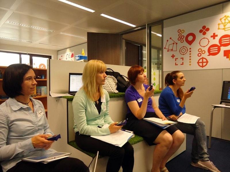 Skolotāja Zinta Vagule (otrā no kreisās) gūst jaunas zināšanas Briselē.
Autors: No personiskā arhīva