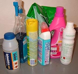 Gulbenē starp nepilngadīgajiem populāra kļuvusi cilvēku veselībai, mieram, kā arī īpašumam bīstama izklaide – paštaisītu spridzekļu gatavošana un pielietošana, izmantojot sadzīves ķīmiju, kas pati par sevi neskaitās sprādzienbīstama.
Autors: No interneta