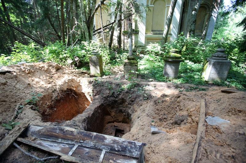 6.augustā Galgauskas pagastā konstatēta kapu apgānīšana.
Autors: Gatis Bogdanovs