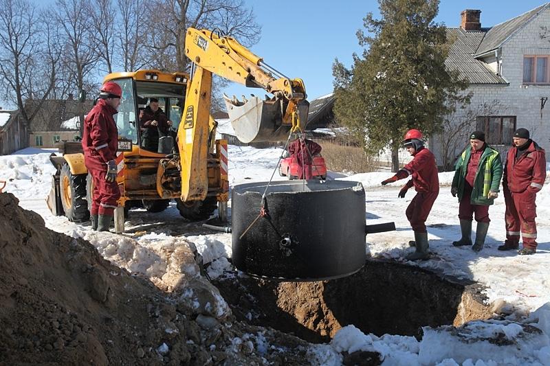 Agri pavasarī tika sākti ūdenssaimniecības projekta 1.kārtas darbi, tagad tālāko virzību gaida projekta 2.kārta ūdenssaimniecības attīstībai Lejasciemā, kad sāksies jauni pieslēgumi privātajam sektoram.
Autors: Gatis Bogdanovs (no arhīva)