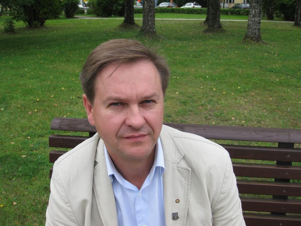 Viņš nav fanātiski ticīgs cilvēks. Vienkārši - tic. Iespējams, tā ir personības brieduma pazīme vai arī būtiska nepieciešamība, dzīvojot laicīga cilvēka dzīvi. Foto: Diāna Odumiņa
Autors: Diāna Odumiņa