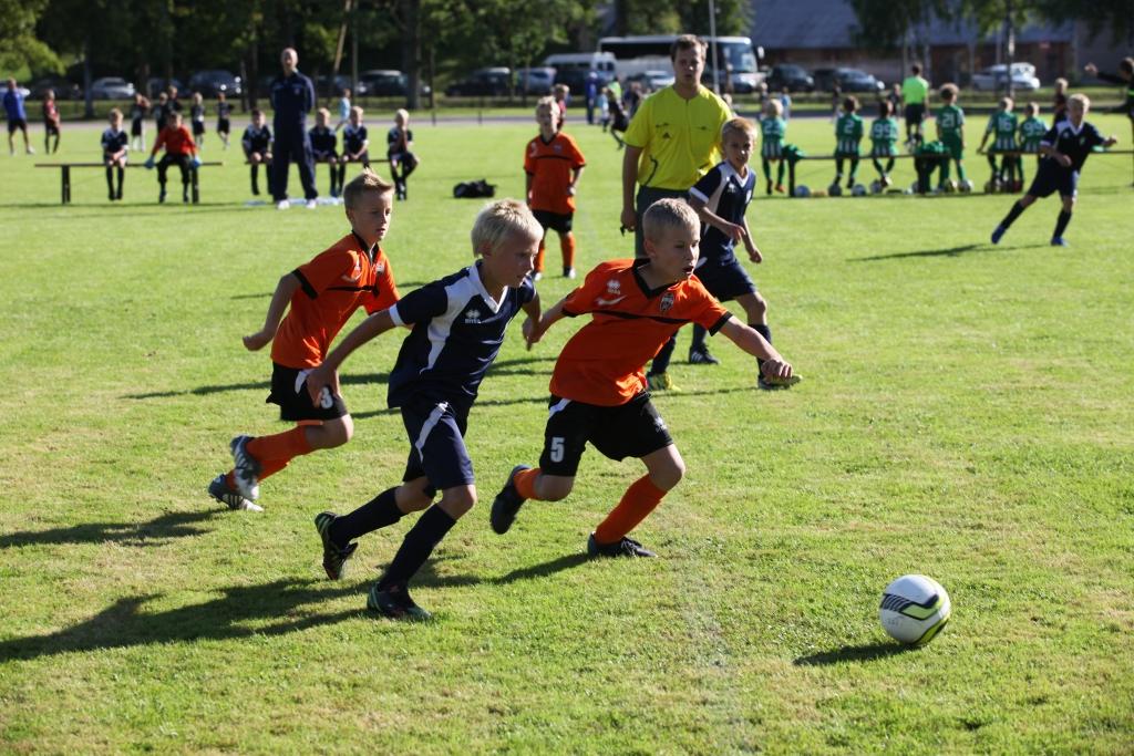 Mazie Gulbenes futbolisti cīnījās ļoti labi. Spēlē pret Daugavpils BFC “Daugava” tika gūta uzvara ar 3:2. 
Foto: Evita Brokāne