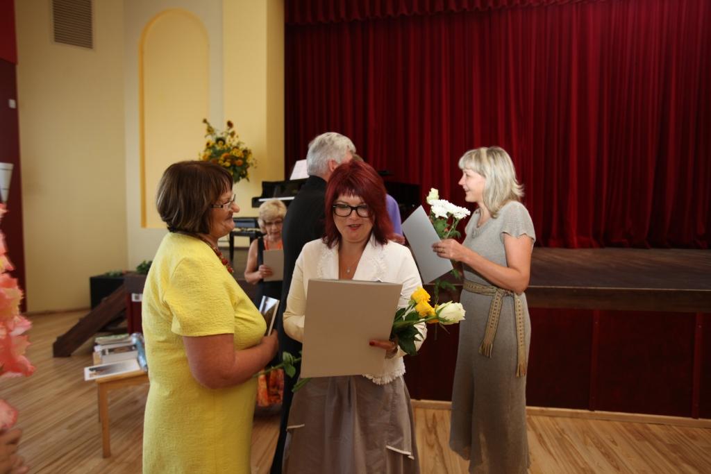 Druvienas pamatskolas skolotājas Jolanta Zirne un Līga Kļaviņa arī ir labāko pedagogu vidū. Arī viņām tiek pasniegti ministrijas Atzinības raksti.  Foto: Evita brokāne