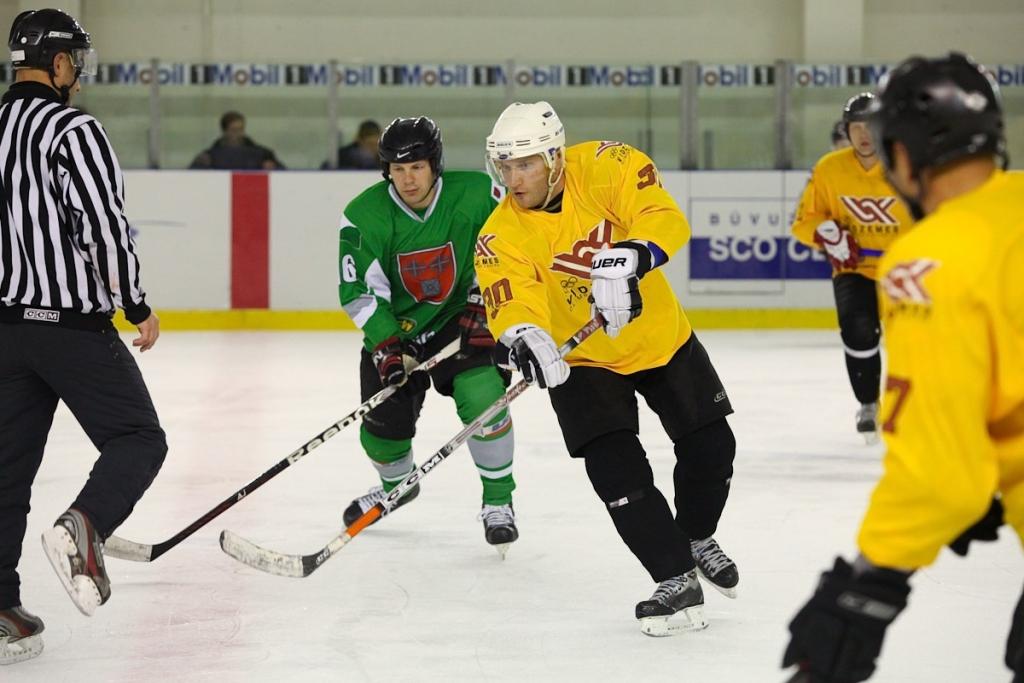 Sezonas pirmajā spēlē Gulbenes hokejisti piedzīvoja zaudējumu, tomēr viņi ir apņēmības pilni cīnīties. Nākamā spēle - jau šosvētdien. 
Autors: Edgars Vaivads 