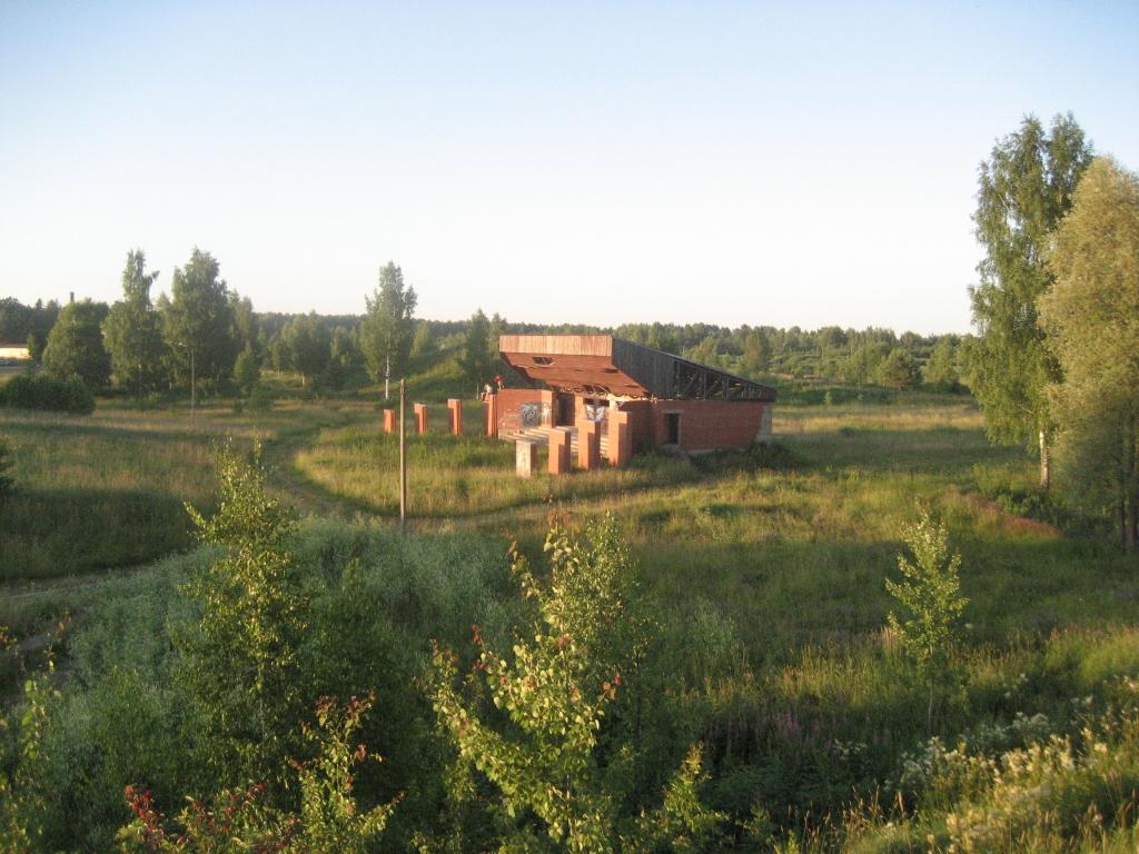 Gulbenē, bijušā lidlauka teritorijā, estrāde noteikti jānojauc, jo šī teritorija daudz vairāk ir piemērota aktīvai atpūtai un ekstrēmajam sportam, to, apspriežot novada attīstības stratēģiju, rosināja biedrības “Gulces gēns” pārstāvis Oskars Kreišmanis. 
Autors: Diāna Odumiņa
