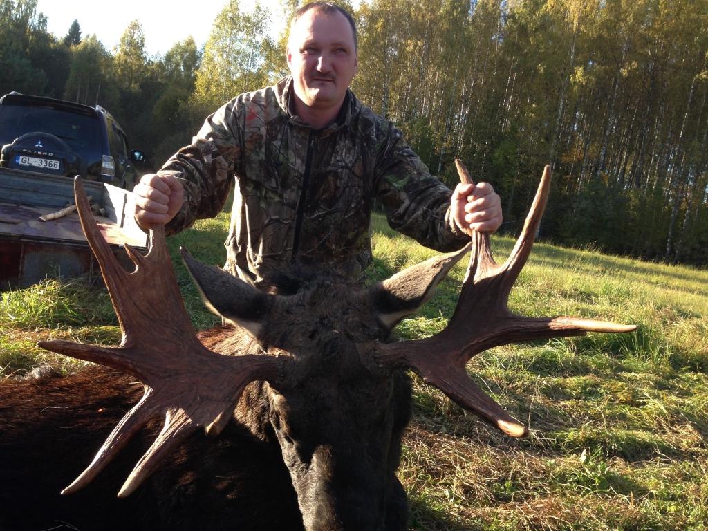 Jānis Neilands saka, ka katra mednieka sapnis ir nomedīt aļņu bulli, jo īpaši, ja tā ragi pretendē uz medaļu.
Autors: no personiskā arhīva