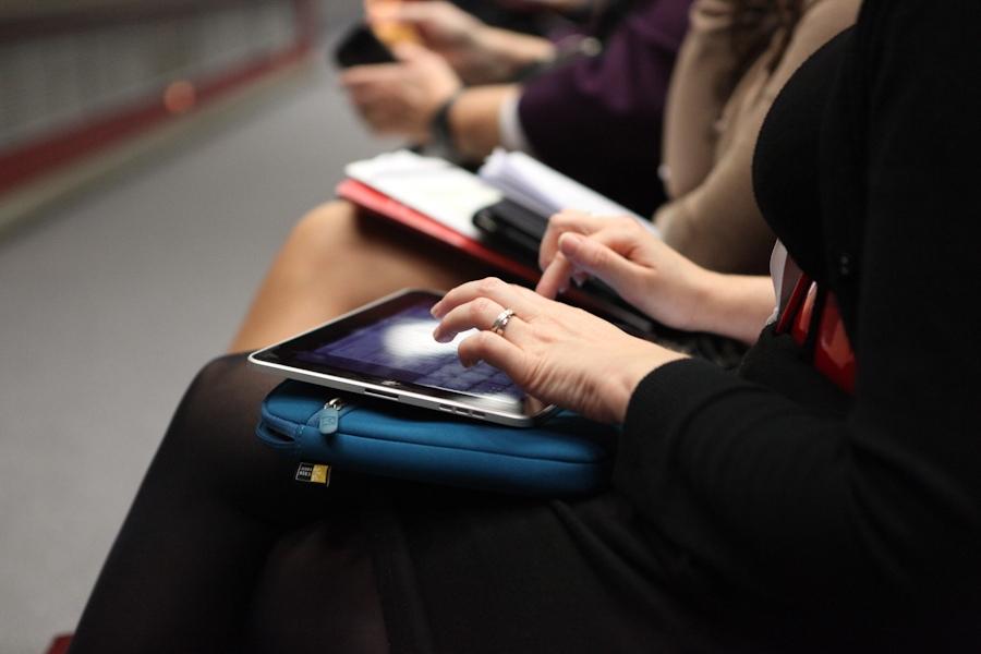 Autors: No interneta