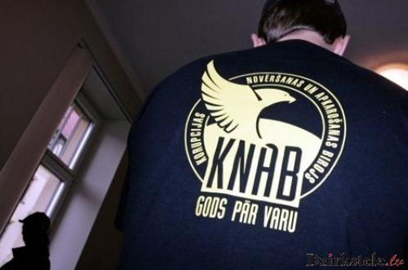 Autors: No interneta