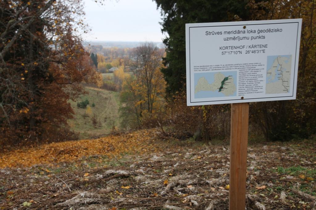 Gulbenes novada Beļavas pagasta Kārtenes pilskalnā atrodas Strūves ģeodēziskā loka punkts.
Autors: Gatis Bogdanovs