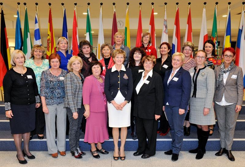 Briselē pie deputātes Ineses Vaideres viesojās konkursa „Sieviete Latvijai” laureātes, viņu vidū arībGulbenes Tautas teātra režisore Edīte Siļķēna.
Autors:  ETP foto