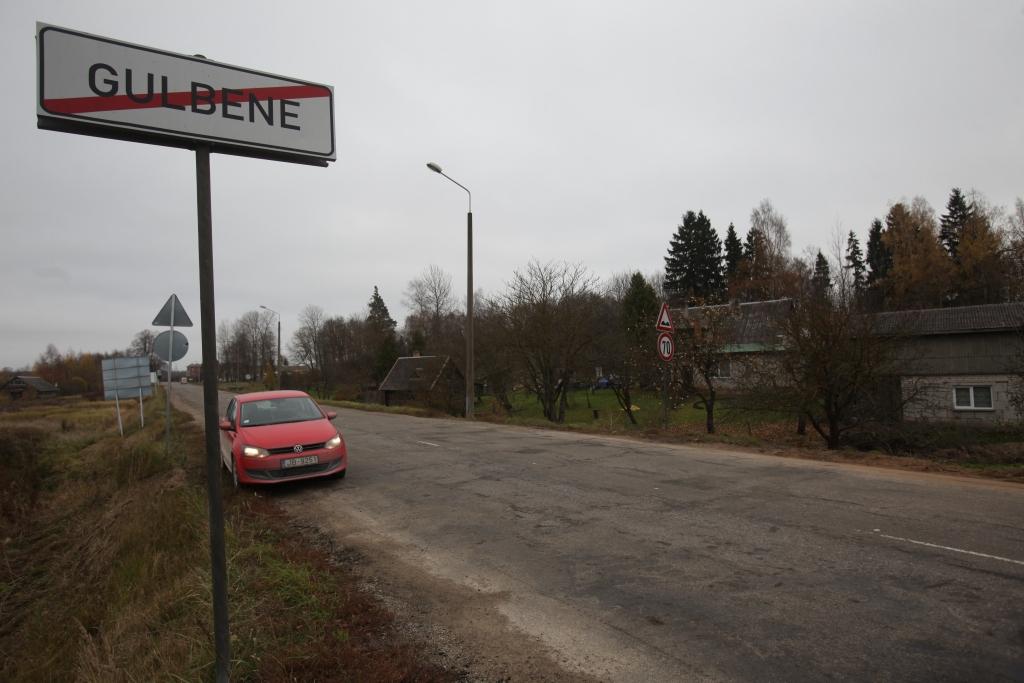 Nost ar robežām Gulbenes novadā! Viena pašvaldība taču! Kāpēc gan pagastiem jānorobežojas no pilsētas un otrādi? Diemžēl to mainīt nav tik vienkārši un tāpēc, visticamāk, robežu atcelšana nenotiks tik drīz kā gribētos. 
Autors: Gatis Bogdanovs  