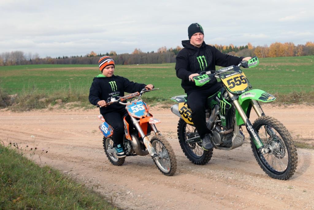 Mārim Jauntirānam motosports patīk jau kopš bērnības. Ar to tagad aizrāvies arī viņa dēls Markuss Daniels.  
Autors: Gatis Bogdanovs