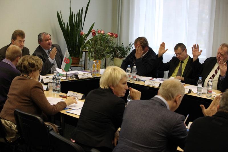 Neraugoties uz sabiedrības satraukumu un viedokļu atšķirību, Gulbenes novada domes deputāti 24.oktobra domes sēdē tomēr ar balsu vairākumu nolēma uzsākt Augulienas ezera zemes ierīcības projekta izstrādi Beļavas pagastā.
Autors: Gatis Bogdanovs