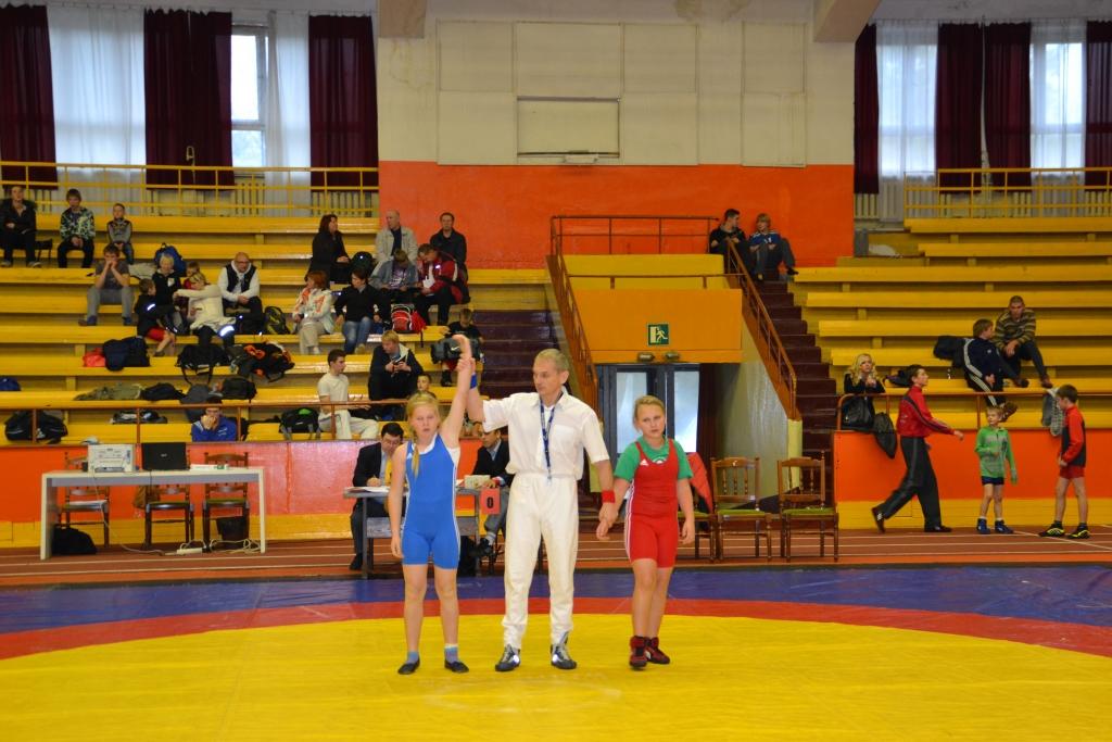 Meiteņu grupā savā svara kategorijā Alīna Antipova (no kreisās) apakšgrupā izcīnīja 3.vietu. 
Autors: no personiskā arhīva