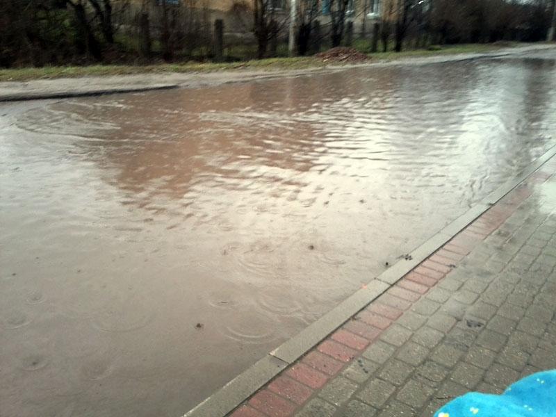 Šāds skats šodien no rīta pavērās Miera ielā, Gulbenē, netālu no ,,Kantes kroga’’. 
Autors: Ance Lauva-Salnāja