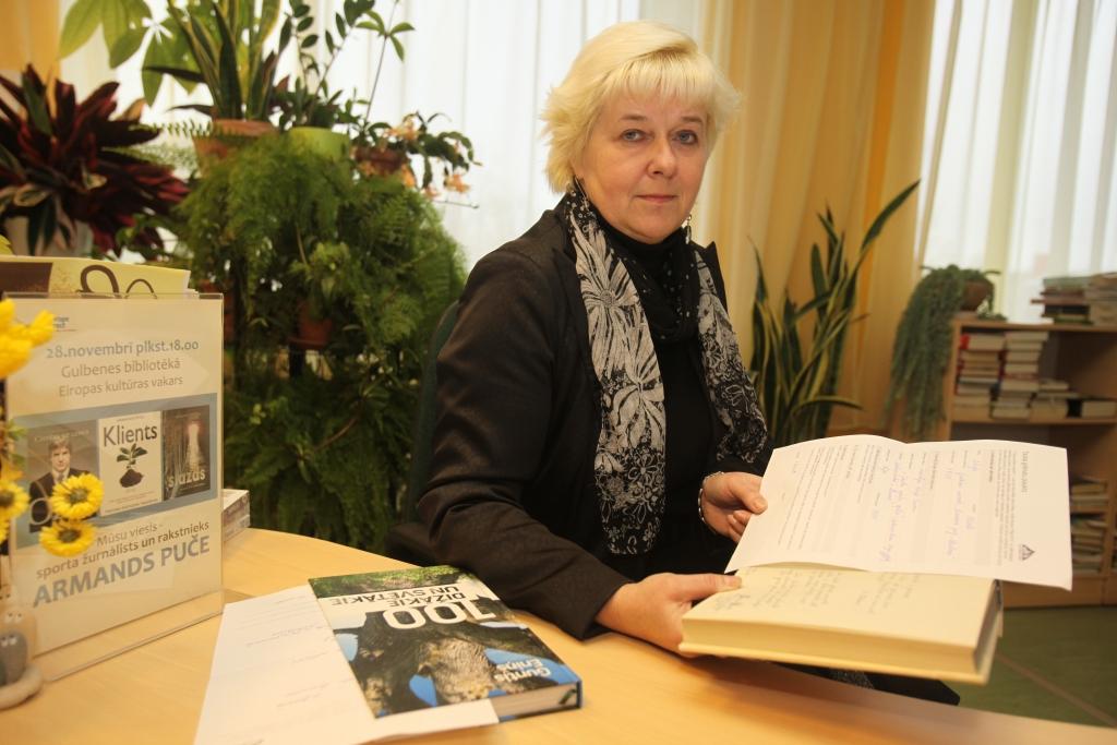 Gulbenes bibliotēkas Lasītāju apkalpošanas nodaļas vadītāja Iveta Krūmiņa aicina novada un pilsētas iedzīvotājus būt atsaucīgiem un aktīvāk piedalīties akcijā “Tautas grāmatu plaukts”.
Autors: Gatis Bogdanovs