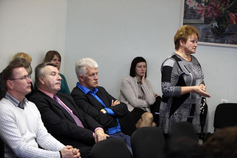 Attīstības un īpašumu nodaļas teritorijas plānotāja Marta Mikolaja uzsvēra, ka novada nozīmes centros iedzīvotājiem  ir jāspēj nodrošināt noteiktu pašvaldības sniegto pakalpojumu grozu.
Autors: Gatis Bogdanovs