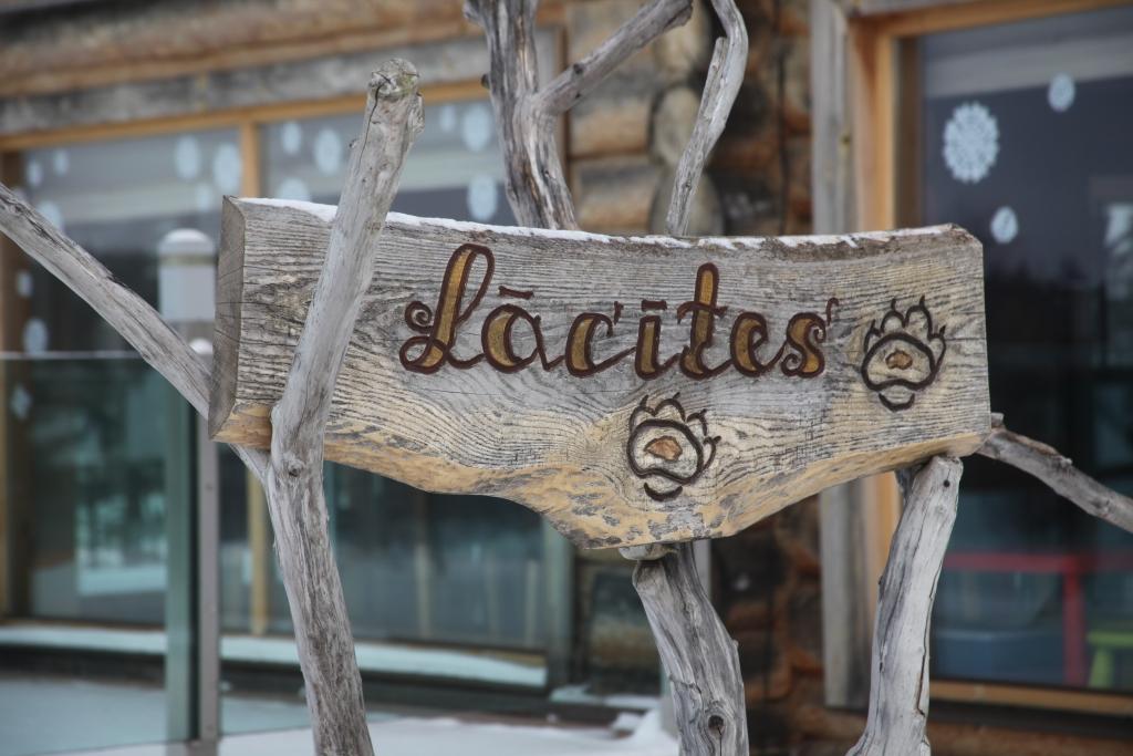 Novada iedzīvotājiem atliek cerēt, ka atpūtas kompleksā “Lācītes” dzīve ies augšup un jaunais īpašnieks visu sakārtos tā, lai tur strādājošie nezaudētu darbu, sāktu darboties peldbaseins, notiktu semināri un atgrieztos atpūtas kompleksa sākotnējā godība. 	
Autors: no “Dzirksteles” arhīva